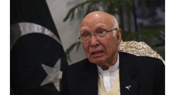 India is straddling in pursuing with Pakistan, Sirtaj Aziz
