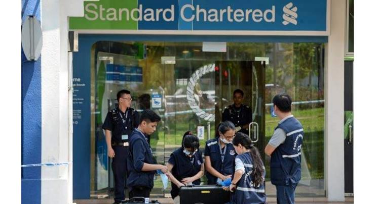 Unique bank robbery with a piece of paper in Singapore, the safest city of Asia
