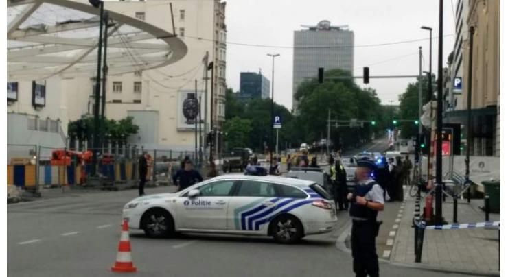 Brussels police surround 'bomb suspect', cordon off city centre: media