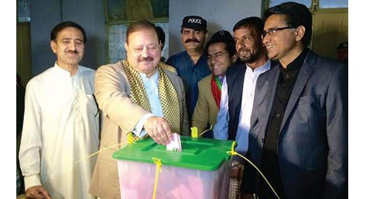 Thousands arrive in AJK from Pakistan, abroad to cast votes