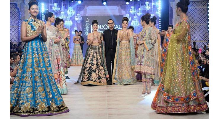 Fashion show on wedding season was enriched with colors