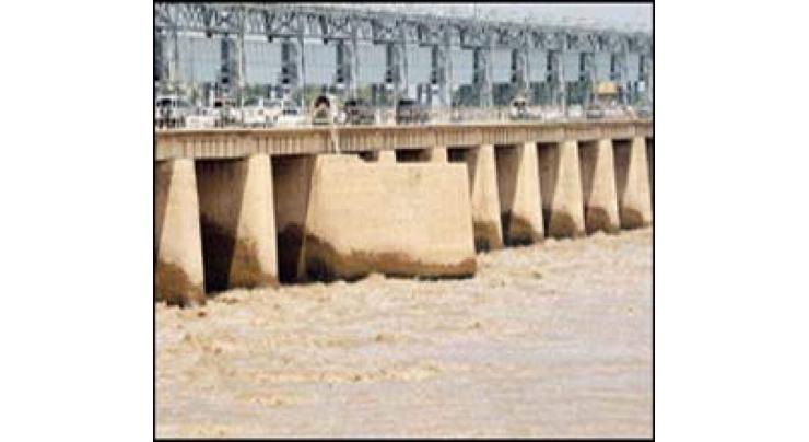 River Indus in low flood at Guddu Barrage