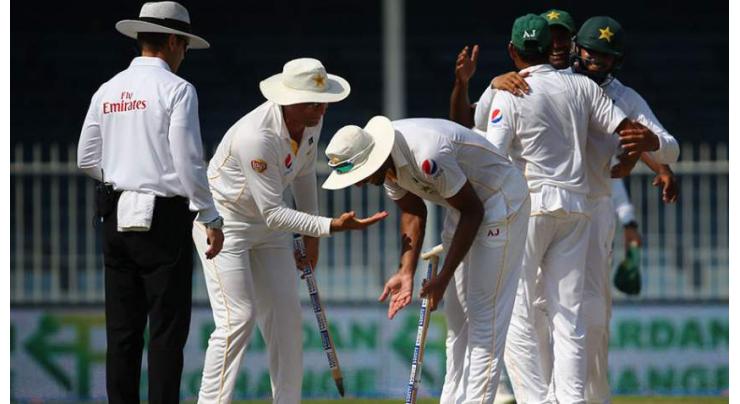 Cricket: Pakistan 57-4 against England at 2nd day close
