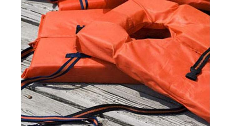 Policeman fines himself after going without lifejacket
