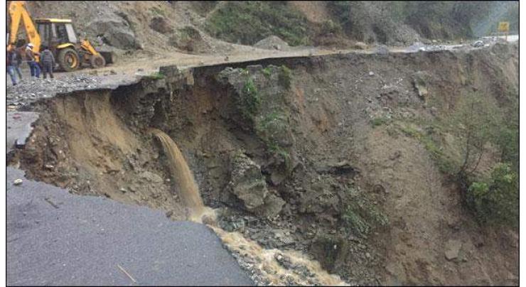 Number of roads was closed due to landslides in China