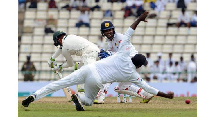 Cricket: Aussie batsmen ram home advantage over Lankans