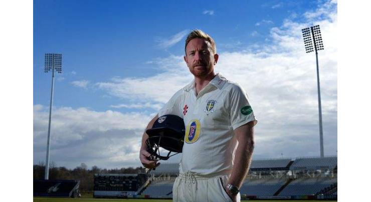 Cricket: Collingwood commits for another year to Durham