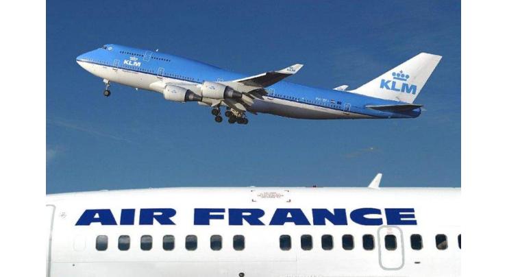 Air France-KLM cuts loss, warns of attacks impact
