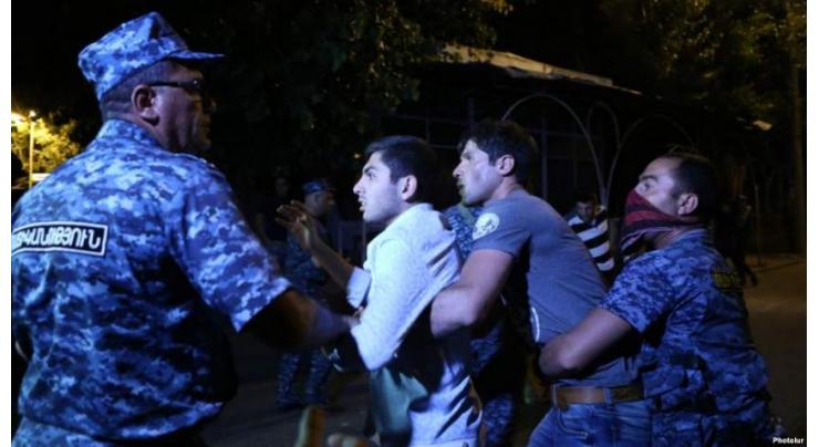 Police officer shot dead in Armenia standoff