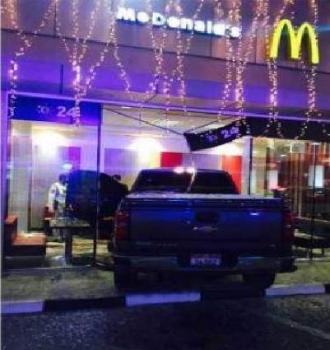Ajman: Pickup Truck crashed into McDonald, 2 killed