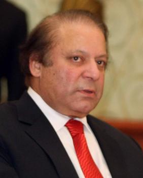 رئيس الوزراء الباكستاني يؤكد الوقوف إلى جانب الأشقاء الكشميريين في هذا الوقت المحن