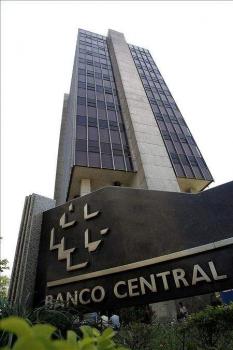 Brazil central bank holds steady on high interest rate