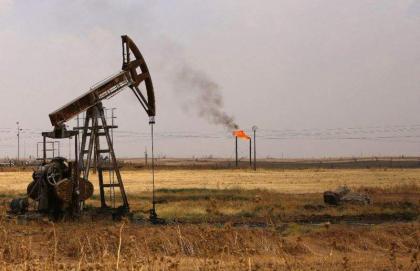 Oil prices extend losses on supply glut