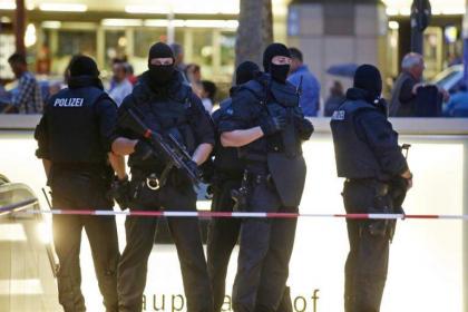 'Lone' Munich shooter kills nine in mall rampage