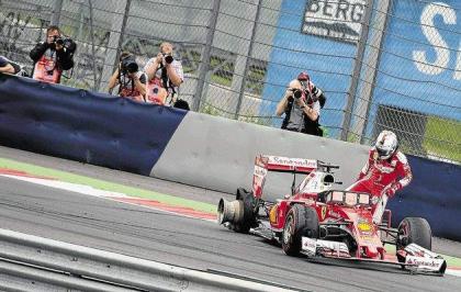Formula One: Vettel blames 'sleeping' Button for last-lap block