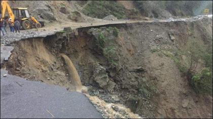 Number of roads was closed due to landslides in China