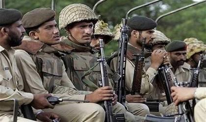 استشهاد جنديين من الجيش الباكستاني بهجوم مسلح في مدينة كراتشي