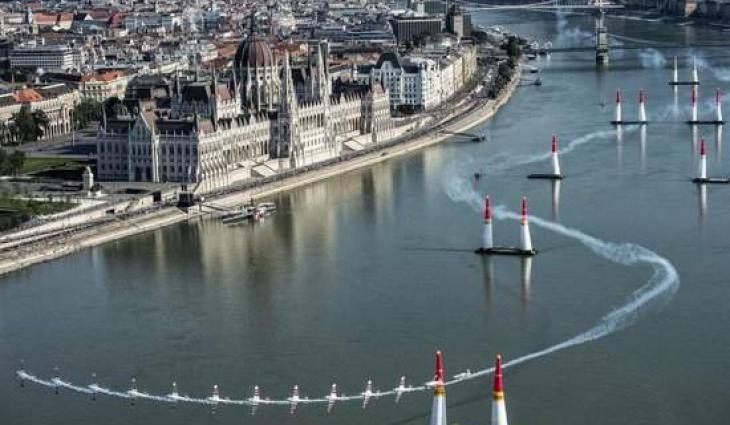 Hungry: Pilots’ heart wrenching stunts in air race, Budapest