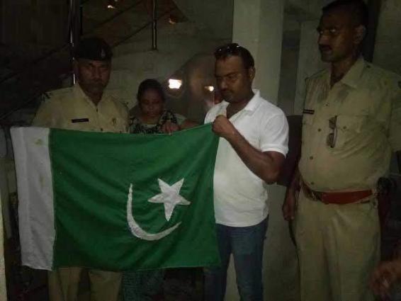 Man arrested for waving the flag of Pakistan at home in India