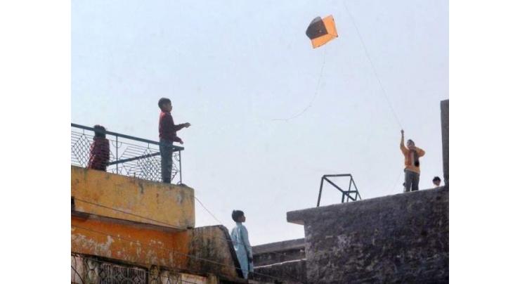 Minor kite-flyer electrocuted