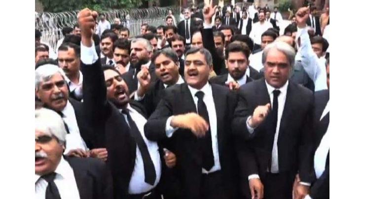 Lawyers boycott court proceedings against Quetta carnage