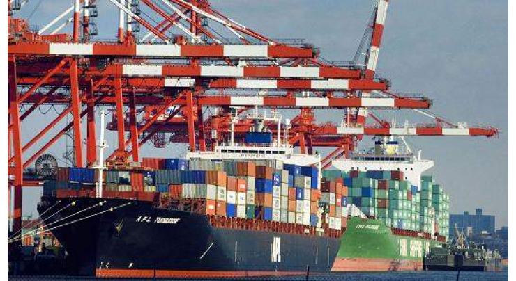 Services trade deficit shrinks 18.54% in 2015-16