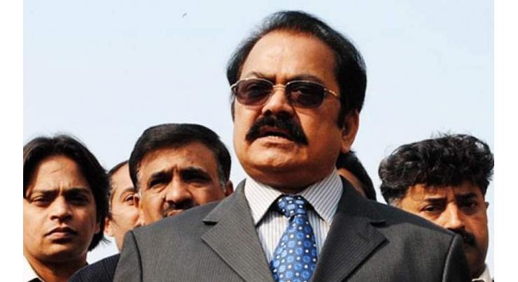 Rana Sanaullah presents Rs 3.2m cheque to widow of rescuer