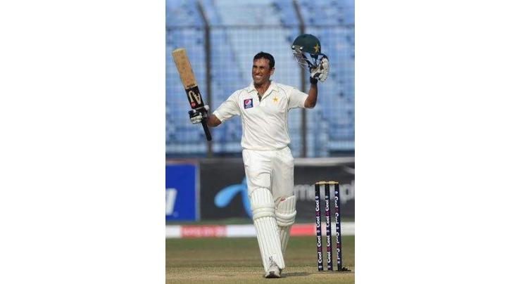 Cricket: Younis's double ton puts Pakistan on top against England