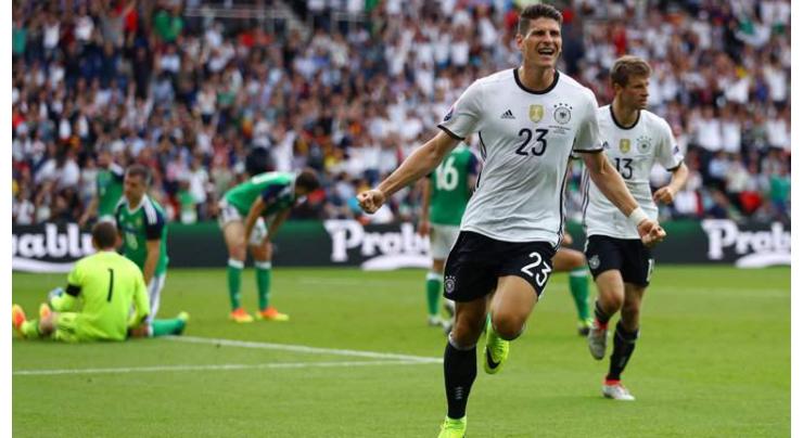 Football: Germany's Gomez signs for Wolfsburg
