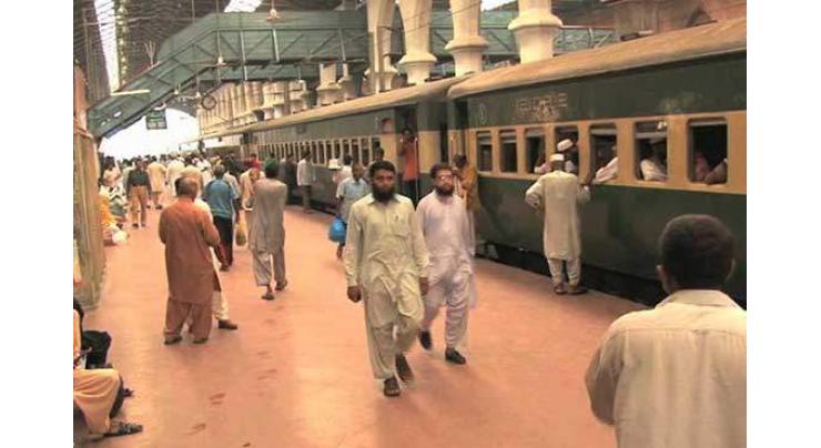 CEO Pakistan Railway visits Azadi Train