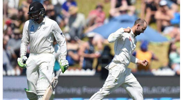 Cricket: New Zealand lose three before lunch