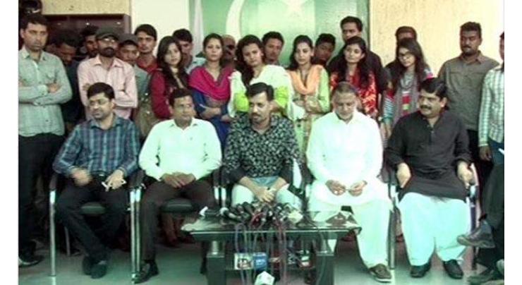 Dozens of MQM workers join Pak Sarzameen Party