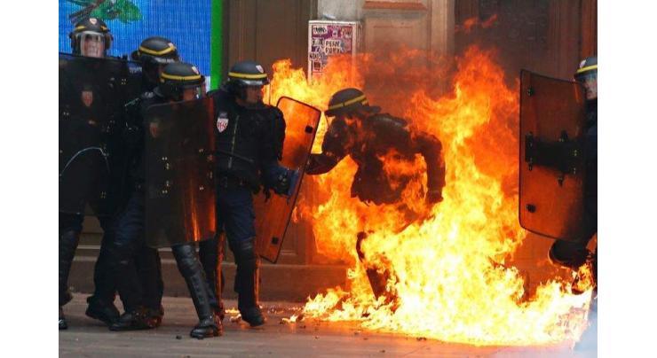 Clashes at new French demos over labour reforms 