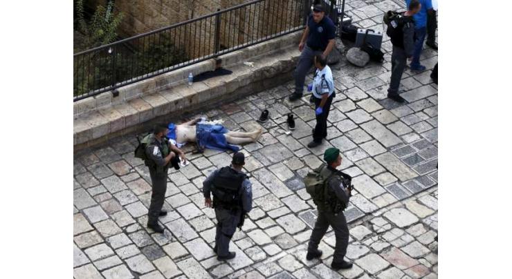 Palestinian stabs Israeli police in east Jerusalem, is shot: police 