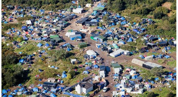 Work starts on wall near Calais 'Jungle' migrant camp 
