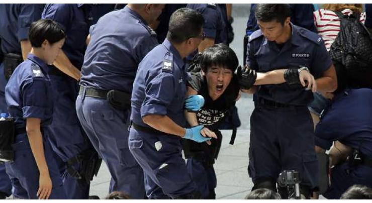 Hong Kong arrests 2,000 in triad raids 