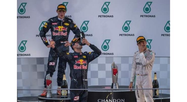 Formula One: Fuming Hamilton seeks solace in Japan 