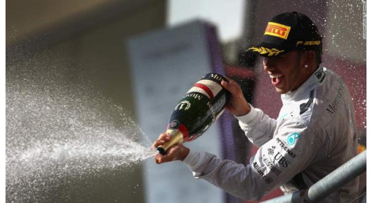 Hamilton edges Rosberg to win US Grand Prix 