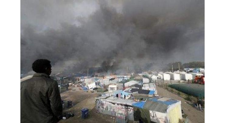 Fresh fires break out at Calais 'Jungle' camp 