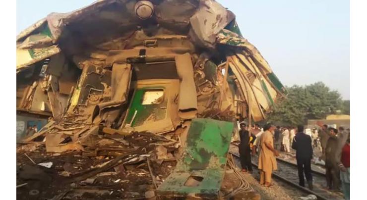 15 killed, 30 injured as trains collide near Karachi 