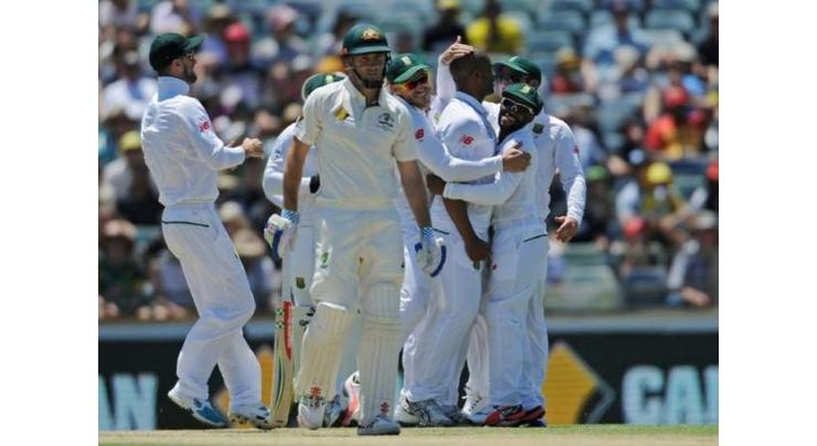 South Africa strike back with four quick wickets 