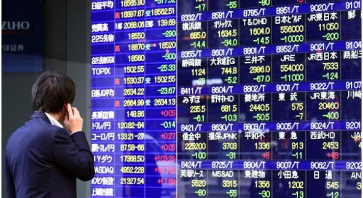Tokyo stocks end morning session higher 