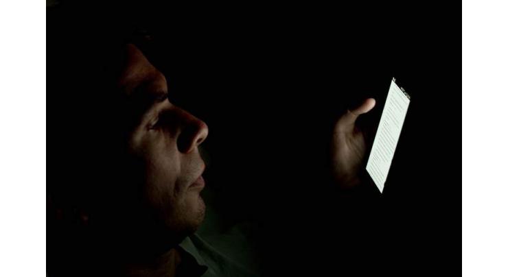 Smartphone use at night may not be much harmful: Study 