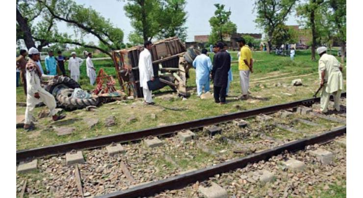 Karakoram Express hits trolley, no loss occurs 