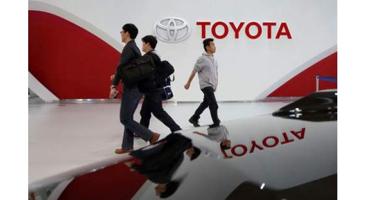 Toyota H1 profit dives 25% on strong yen, lifts FY outlook 