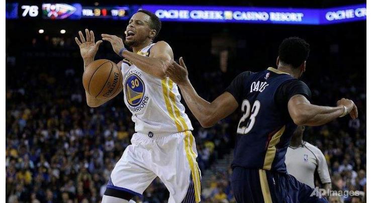 Record-breaker Curry as Warriors down Pelicans 