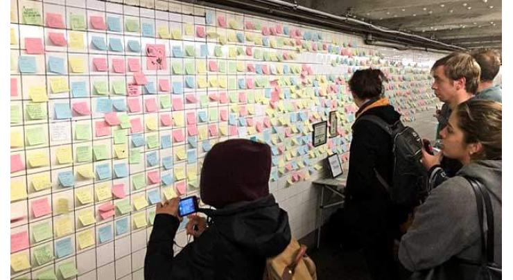 New Yorkers vent Trump anger on subway Post-it notes 