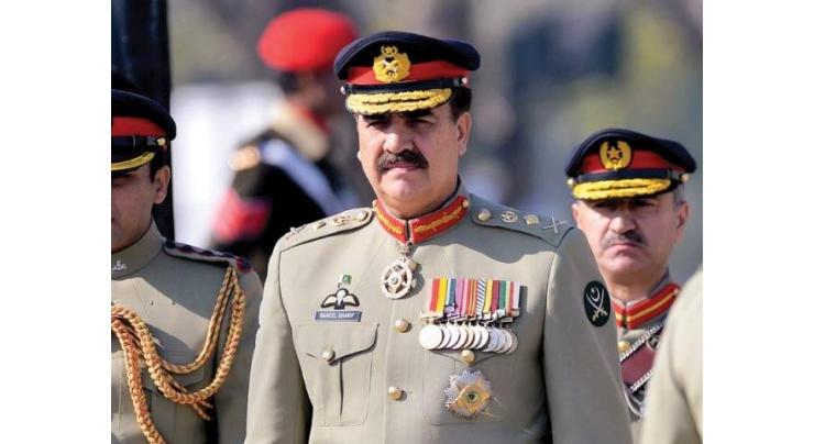 COAS hails role of Karachi Corps, Rangers in improving law & order 