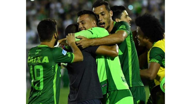 South American Cup final suspended after Brazilian team air crash 