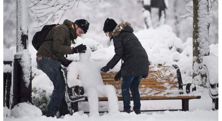 First snowstorm of the year slams eastern Canada 